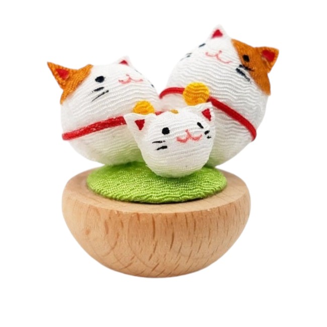 porte-bonheur japonais famille Maneki Neko en culbuto