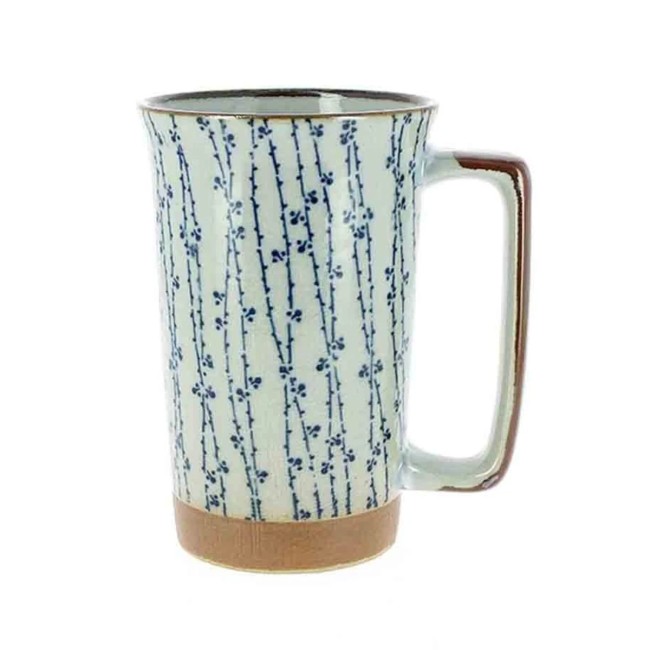 grand mug japonais blanc bleu tiges grimpantes en céramique artisanale grand mug japonais blanc et bleu en céramique aux tiges grimpantes fabriqué au Japon