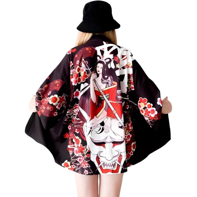 Kimono moderne japonais motif guerrière et démon Hannya blanc Kimono moderne japonais motif guerrière et démon Hannya blanc