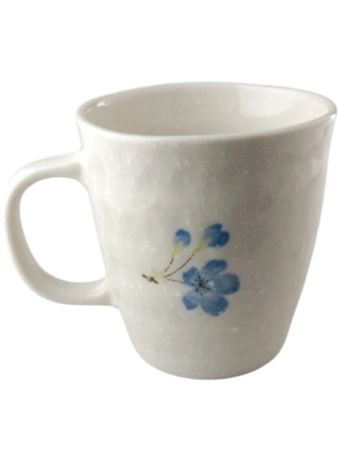 Tasse japonaise Hana Usagi Bleu en porcelaine peinte à la main avec lapin et fleurs fabriquée au Japon