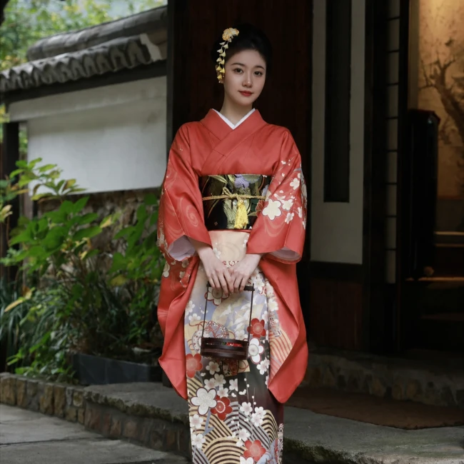 Kimono japonais femme orange vagues Nami et fleurs Kimono traditionnel japonais femme orange motifs vagues et fleurs
