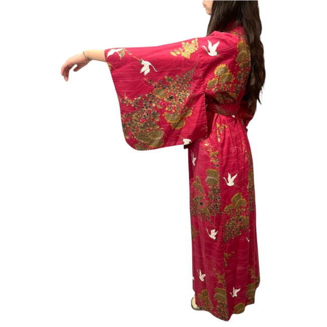 Yukata japonais femme rouge avec grues et fleurs