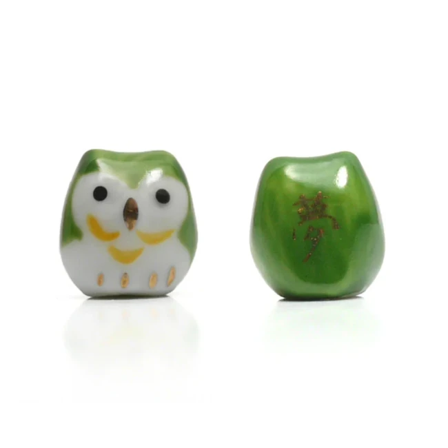 Figurines tiny hibou Fukuro en porcelaine vert chez Modern and Past