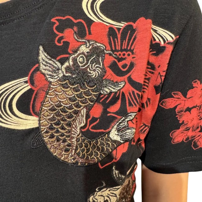 T-shirt sukajan noir brodé carpe koi avant