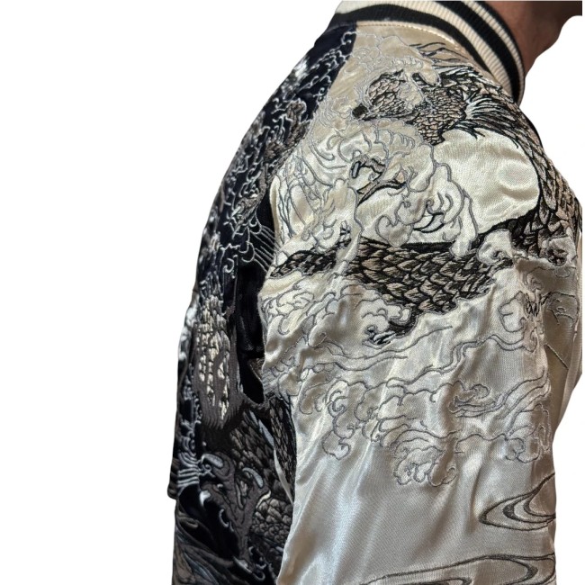 Veste Sukajan réversible combat des dragons argentés Veste Sukajan dragons argentés brodés face principale