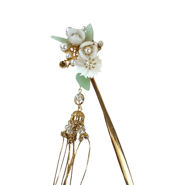 Pic à cheveux japonais fleurs blanches en verre pendants dorés Modern and Past