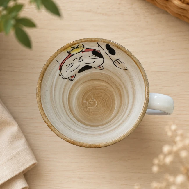 Intérieur du mug Kobiki Neko bleu Intérieur du mug japonais Kobiki Neko bleu avec motif chat Modern and Past