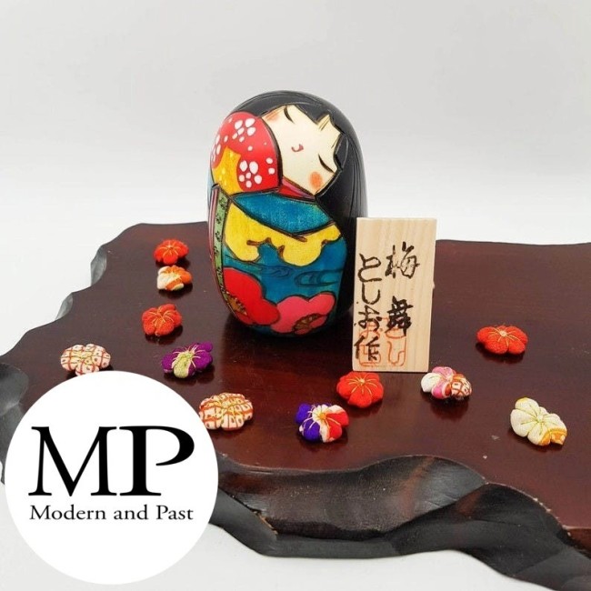 Poupée japonaise Kokeshi Umemai colorée en bois peint