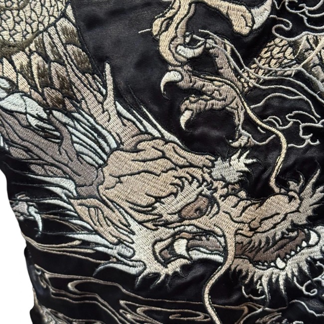 Veste Sukajan réversible combat des dragons argentés Veste Sukajan dragons argentés brodés face principale