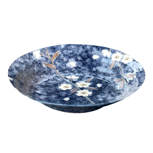 Assiette japonaise bleue – porcelaine fleurs de cerisier – fabriquée au Japon Assiette creuse japonaise bleue en porcelaine décorée de fleurs de cerisier fabriquée au Japon