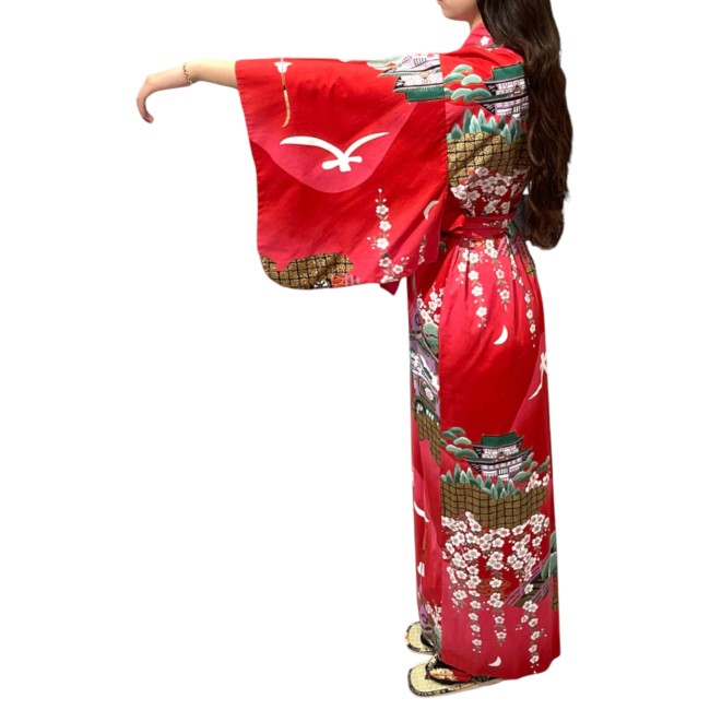 Yukata japonais long femme rouge motifs Kyoto au printemps