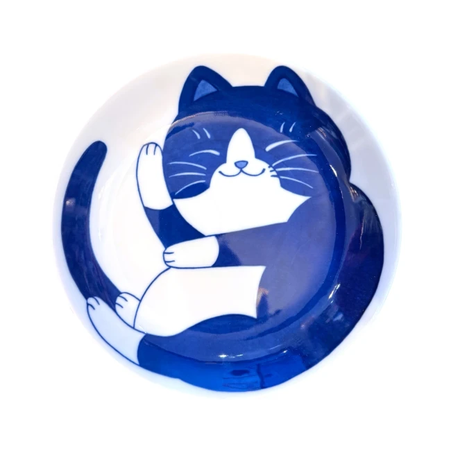 Assiette japonaise Chat Neko Hachiware - Modern and Past Assiette japonaise ronde Chat Neko Hachiware en porcelaine Modern and Past