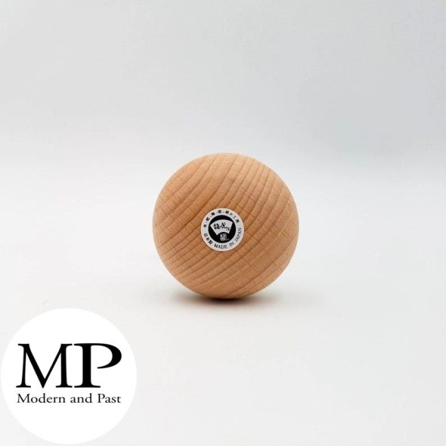 Porte-bonheur japonais Maneki Neko et trèfle en bois et chirimen