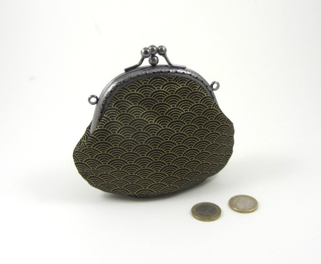 Porte monnaie en coton japonais noir et doré fermoir clip double compartiment