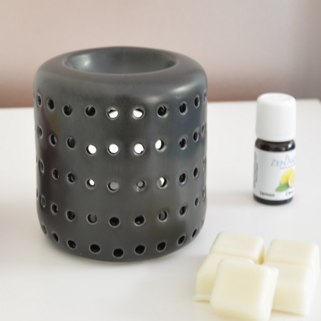 COLISEON-fabrication-facon-bruleur-creation-originale-1 Bougies parfumées Fondants parfumés Ambiance parfumée Parfums d'intérieur Bougies artisanales Cire naturelle Senteurs maison Décoration olfactive