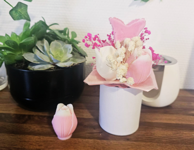 Bouquet floral cire et fleurs séchées bonne fête maman pomme d'amour vue de derrière