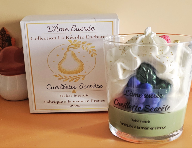 Cueillette Secrète – Bougie artisanale avec son emballage Bougie Cueillette Secrète poire fruits rouges avec son emballage