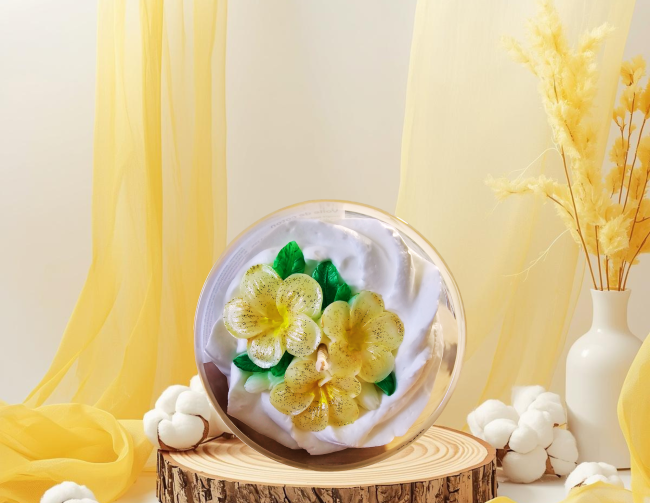 Bougie chantilly Fleur de coton – notes rose et ylang‑ylang Bougie artisanale Fleur de coton – notes rose et ylang‑ylang