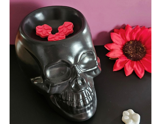 Brûle-parfum Crâne Noir avec fondants L’Âme Sucrée Brûle-parfum crâne noir avec fondants parfumés