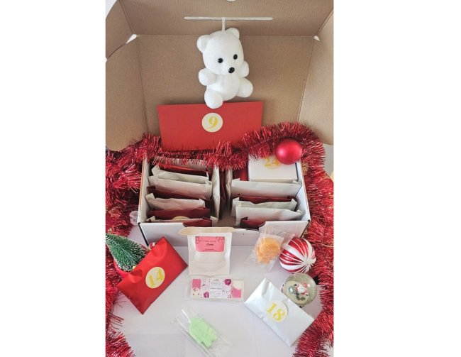 Calendrier de l’Avent ouvert avec 24 surprises parfumées