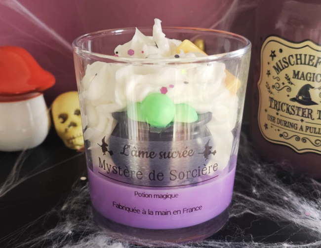 Mystère de Sorcière – Bougie artisanale Halloween Bougie Halloween Mystère de Sorcière parfum Potion Magique – vue de face