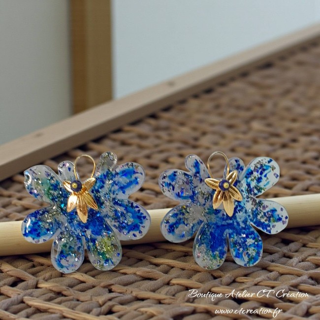 Fleurs pailleté bleu et or avec perle lapis