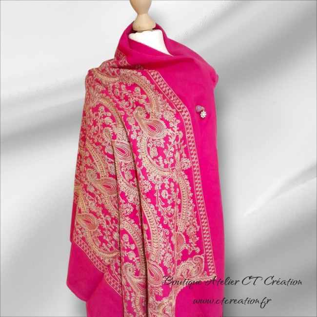 fushia brodée fibule agate rose