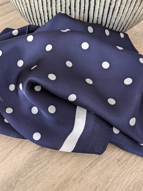 Foulard à pois coloris marine