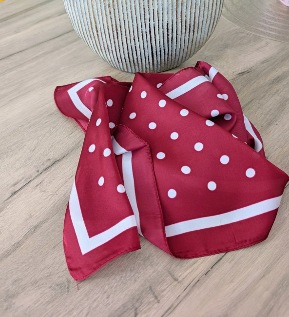 Foulard à pois coloris bordeaux