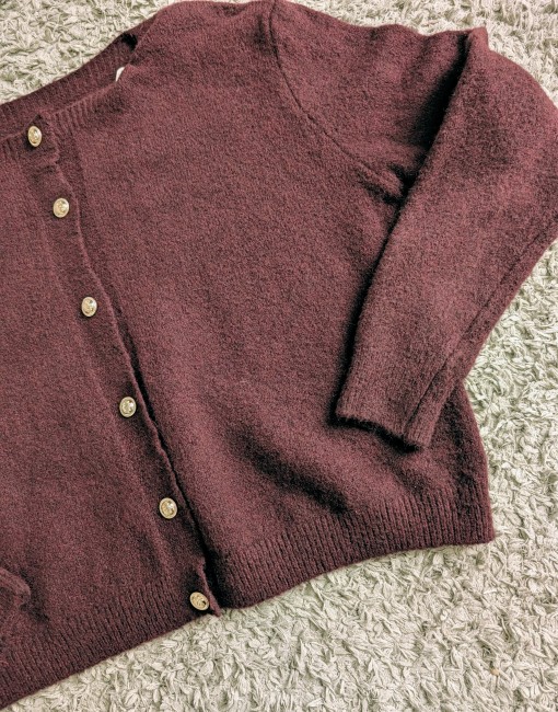Cardigan boutons dorés coloris bordeaux