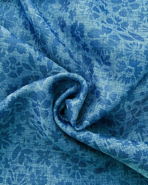 coupon de tissu effet chambray bleu motif fleuri