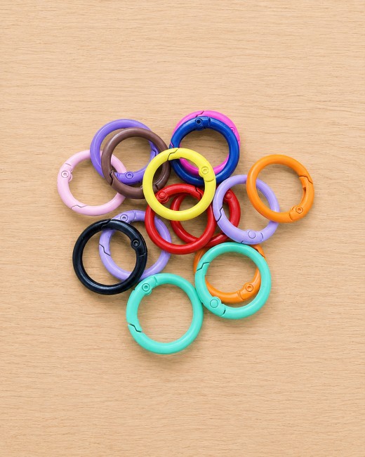 Anneaux ouvrants colorés en métal 25 mm - lot de 5