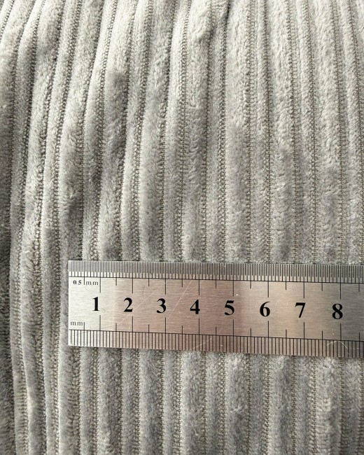 Velours grosses côtes léger gris avec règle pour échelle