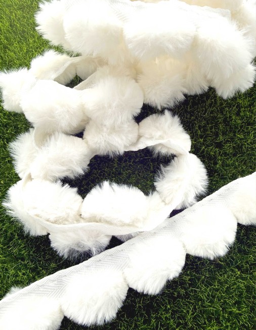 Galon Pompons blanc en fourrure artificielle pour la customisation de vos créations