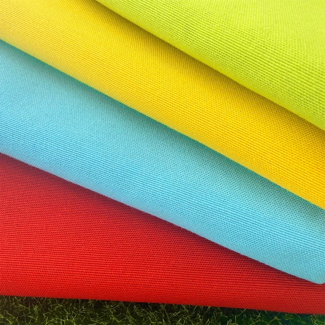 Adaptée à la confection d’accessoires ainsi qu’à des projets de décoration textile.