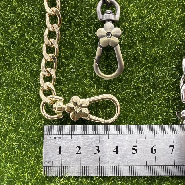 chaine de sac métal coloris au choix, mousqueton fleuri