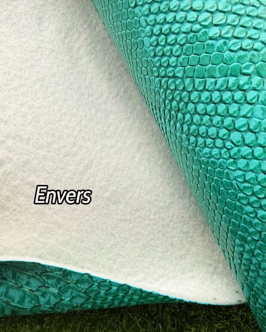 simili Comodo turquoise vue envers, gros plan