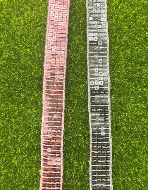 galon à paillettes de 22 mm, souple et lumineux, idéal pour personnaliser vos vêtements, accessoires ou projets décoratifs.