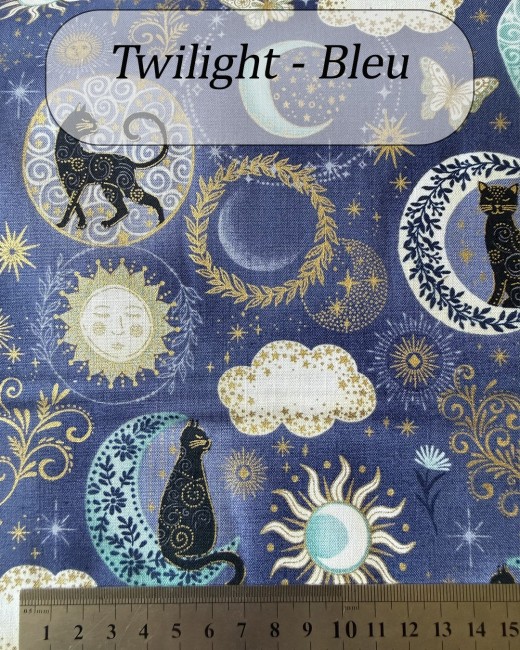 Tissu Twilight bleu – Collection Charmed Makower UK