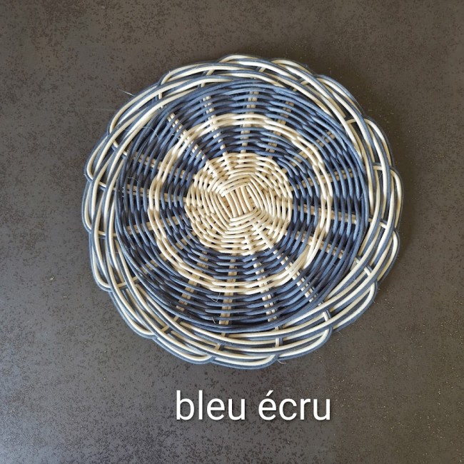 petite volette bleu ecru nom