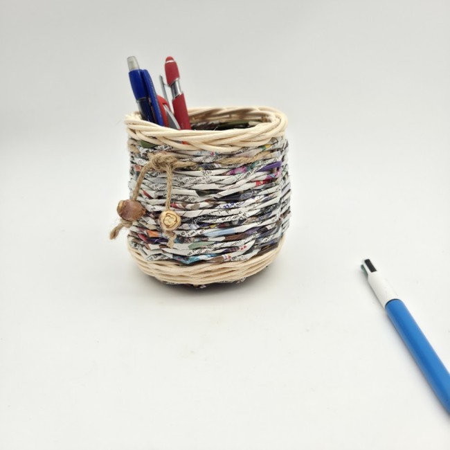 pot à crayons rotin papier corde graine palmier - fond papier 2