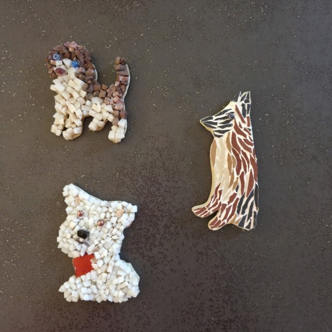 Magnets - aimants de réfrigérateurs - chiens - en mosaïque sur support bois - Vendus à l'unité