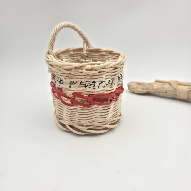 pot a crayons rotin anse ecru et rouge ruban musique 3
