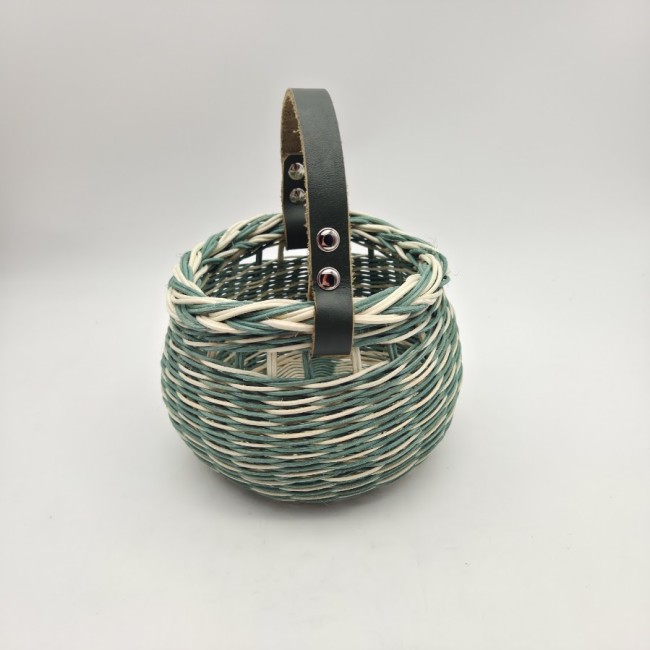 petit panier ecru vert anse cuir vert 5