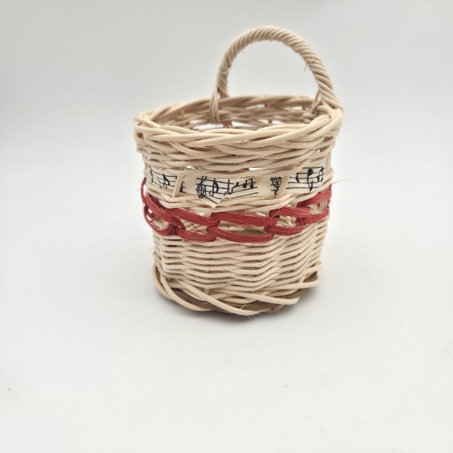 pot a crayons rotin anse ecru et rouge ruban musique 4