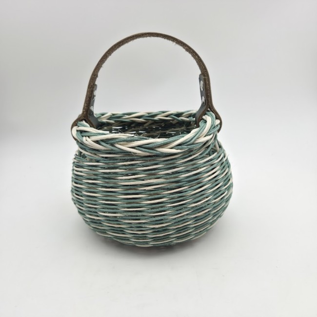 petit panier ecru vert anse cuir vert 4