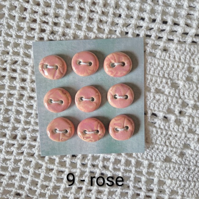 9 petits boutons roses nom