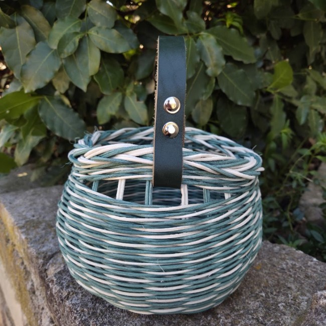 petit panier ecru vert anse cuir vert 2