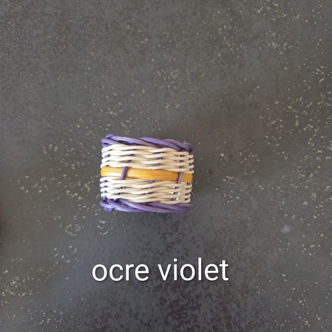 ocre violet nom