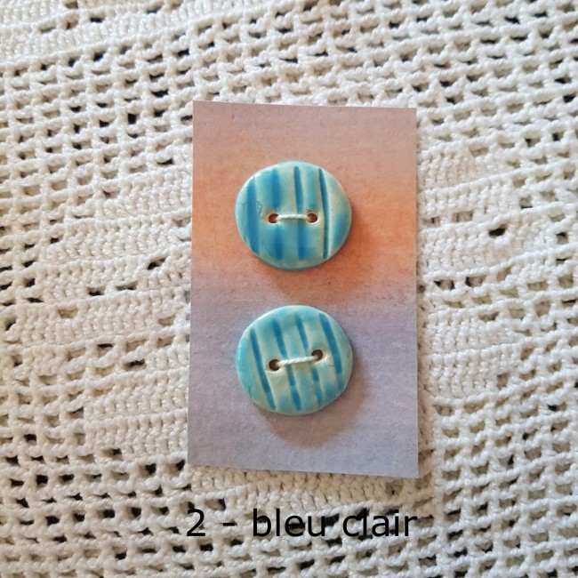 2 boutons ronds bleu clair nom